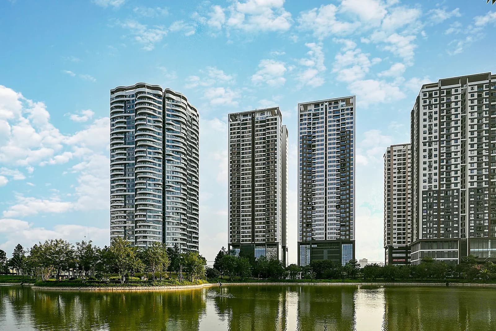 Pinnacl Crest, Powai